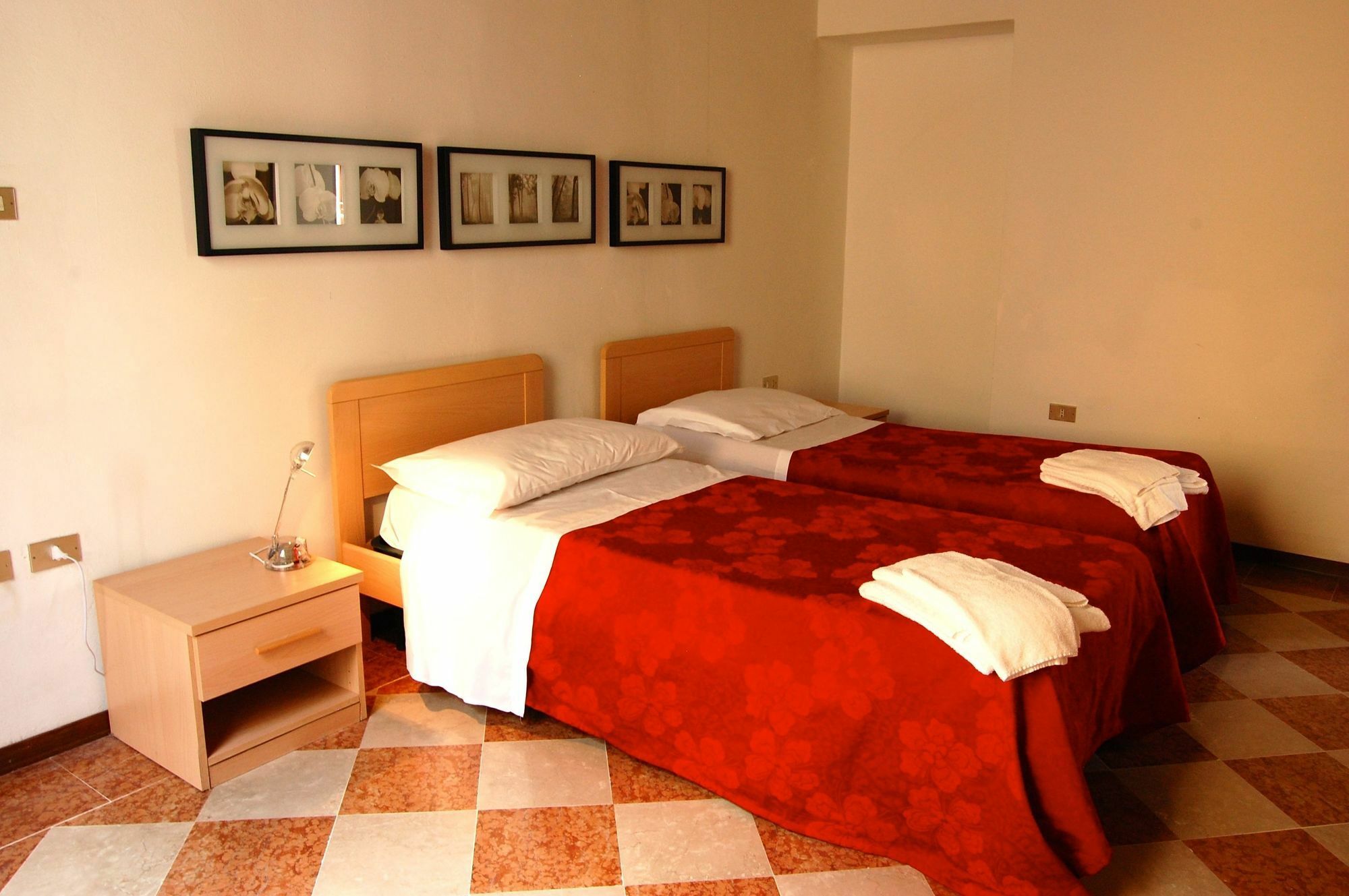 Residenza Accademia Hotel มานโตวา ภายนอก รูปภาพ